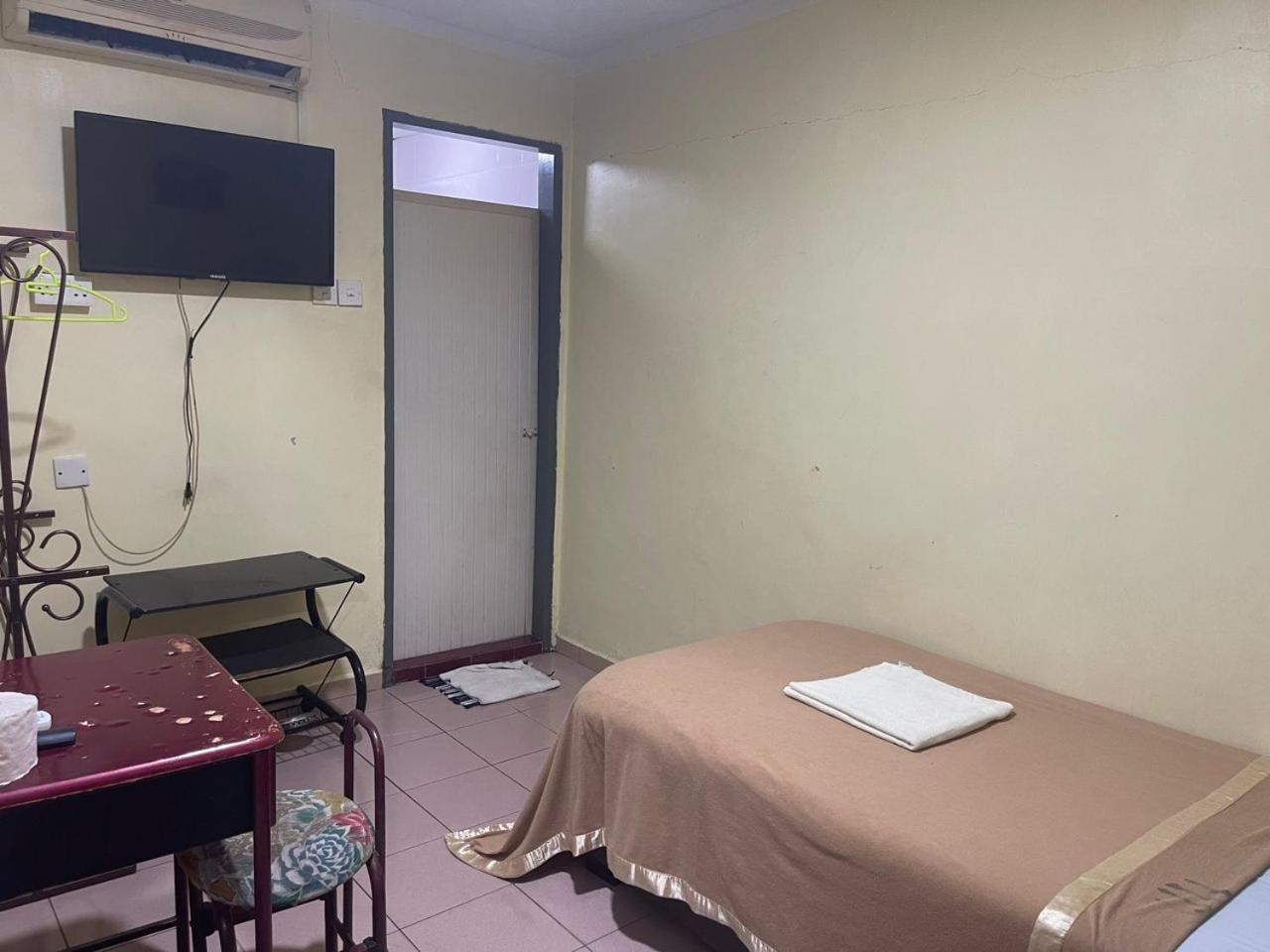 Oyo 90914 Hotel Mei Wah Kampong Selanchor Luaran gambar