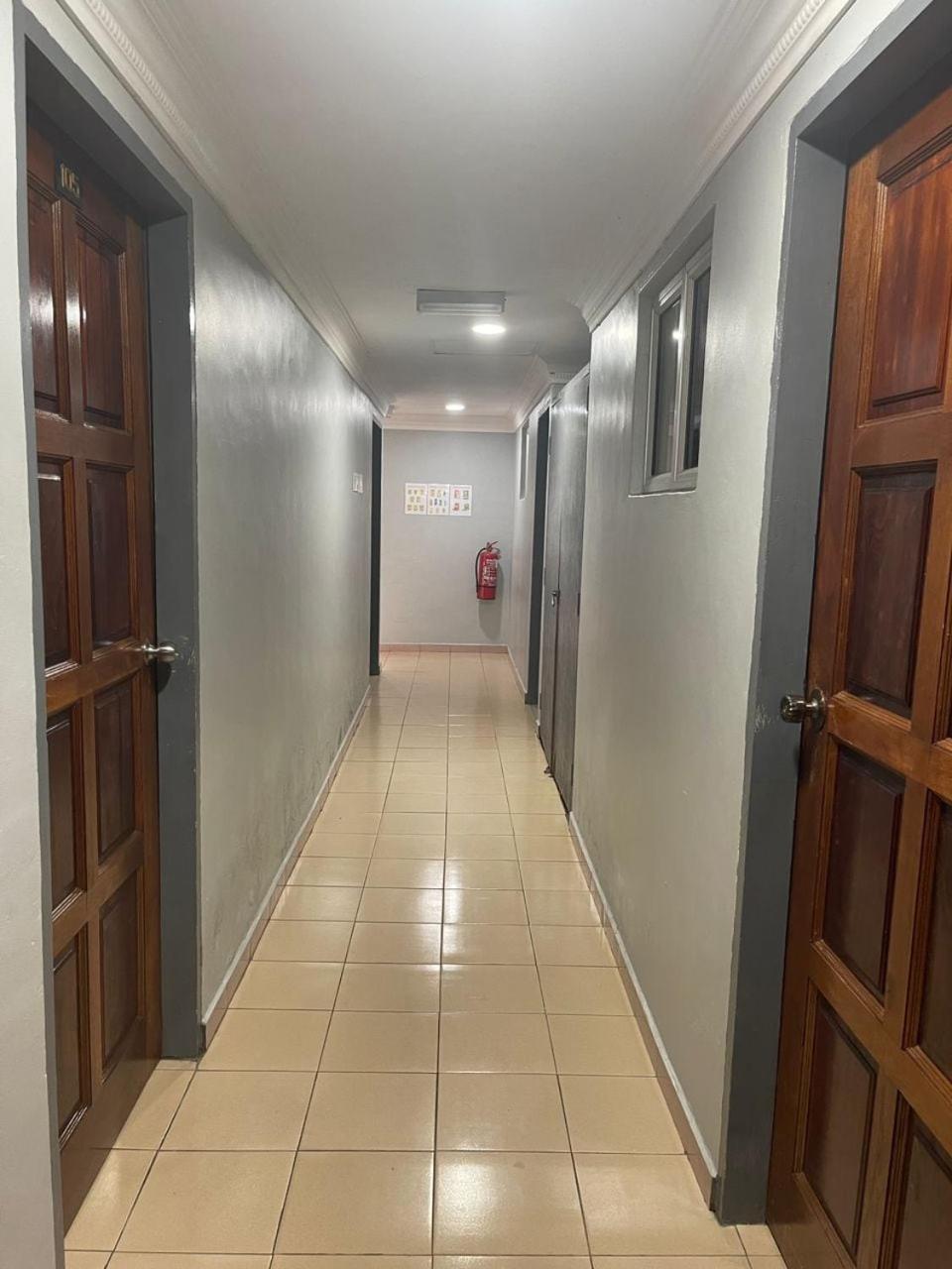 Oyo 90914 Hotel Mei Wah Kampong Selanchor Luaran gambar